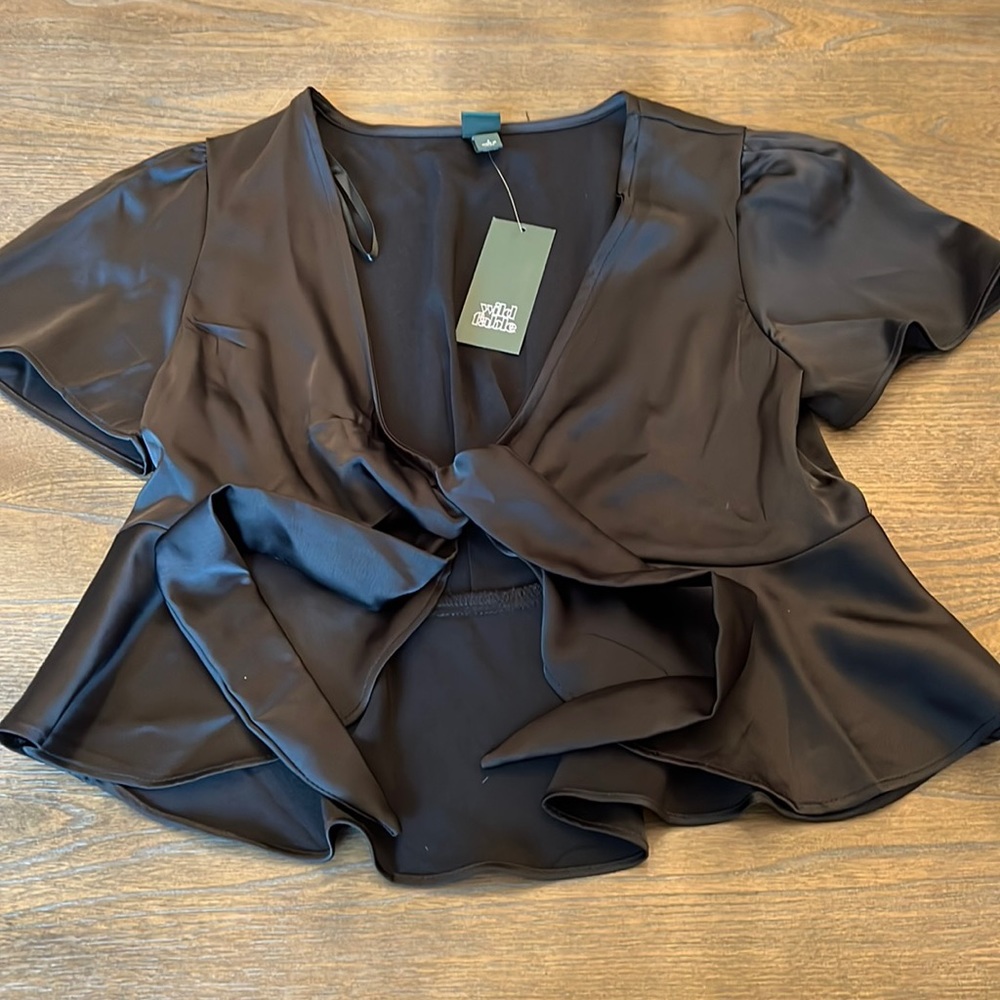 NWT wild fable cropped tie silk shirt in black